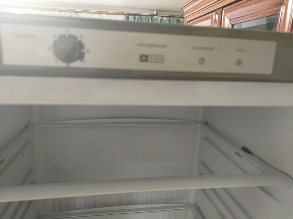 Продам двухкамерный холодильник