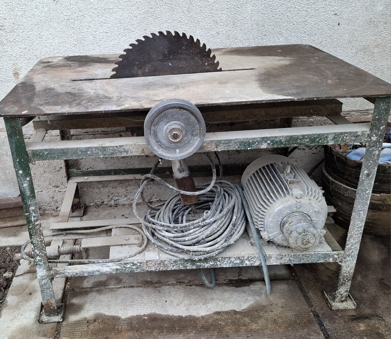 Vând masă circular