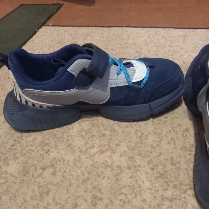 Продам кроссовки 36р.