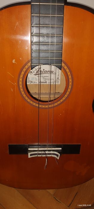 Vând chitară Ariana