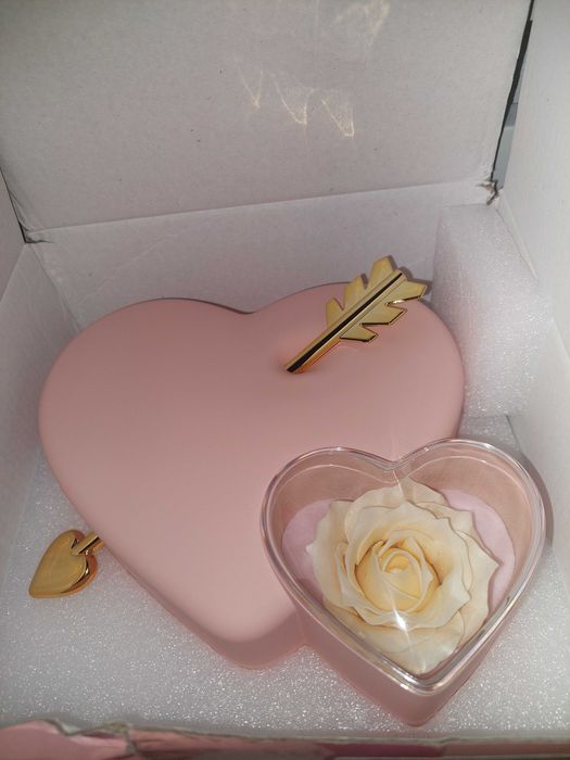 Cutie cadou cu trandafir nemuritor, cutie inima roz