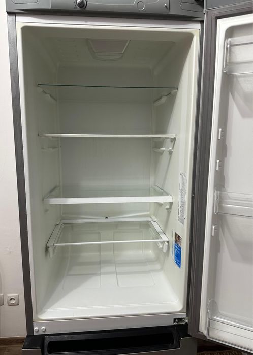 Холодильник Indesit