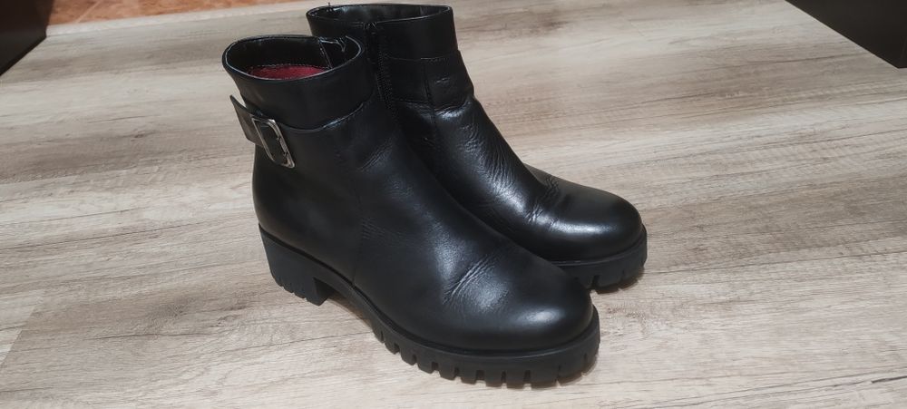 Ghete dama.  piele naturala. nr 39