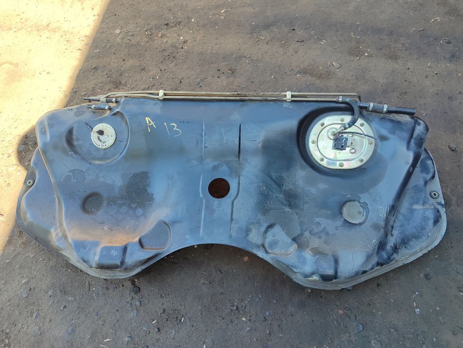 Продам бензобак BMW E38