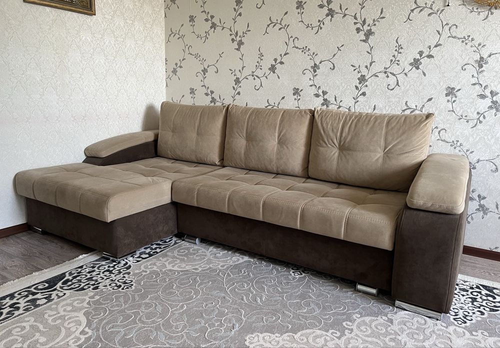 Продам угловой диван. Длина ~2.20м.