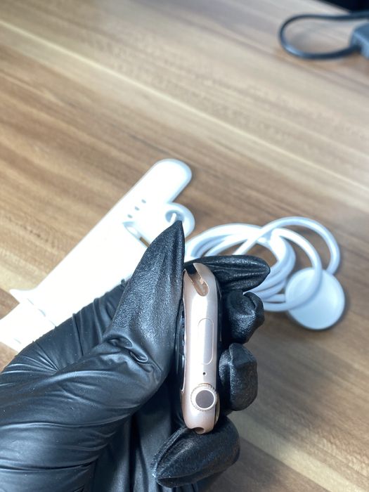 Apple Watch Seria 11 / 46 mm / Starlight