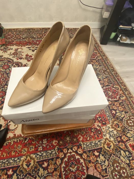 Продам женские туфли