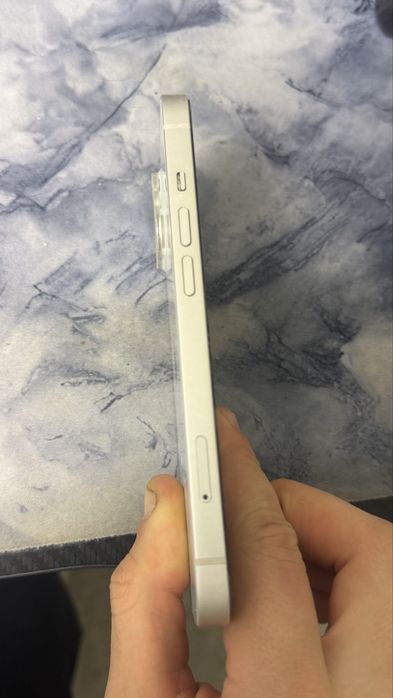 Продам Iphone 13