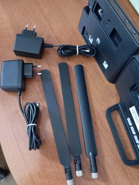 Рутер 4G+ Huawei със слот за SIM за мобилен интернет, 2.4 + 5Ghz