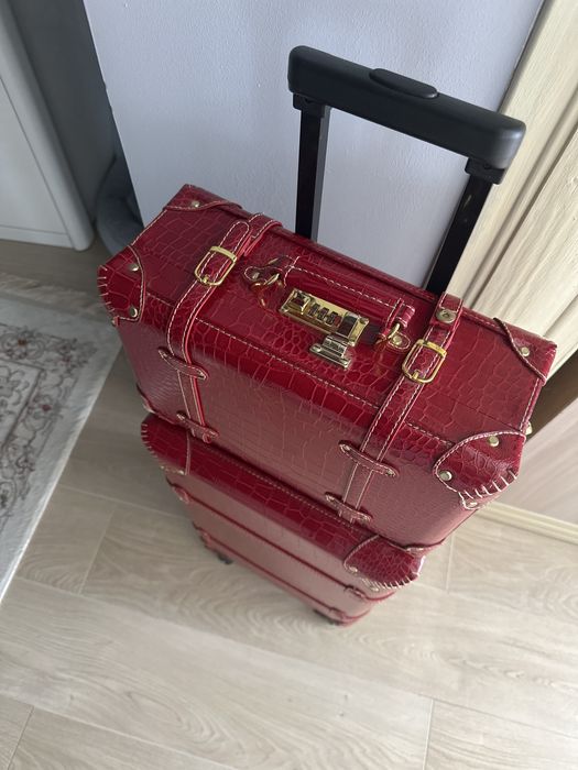 Продам чемодан необычный