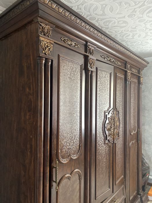 Продам  плательный шкаф