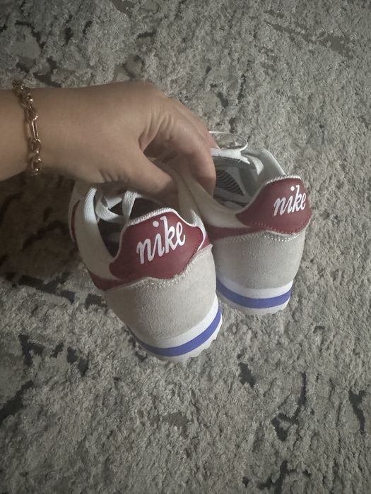 Продам кроссовки NIKE Cortez