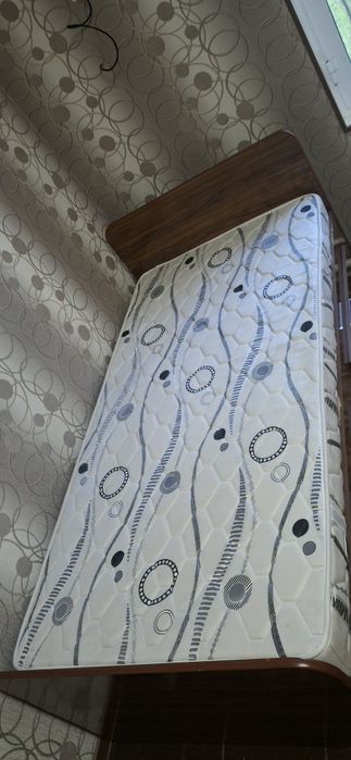 Divan sotiladi 1 kishilik 2 ta bor