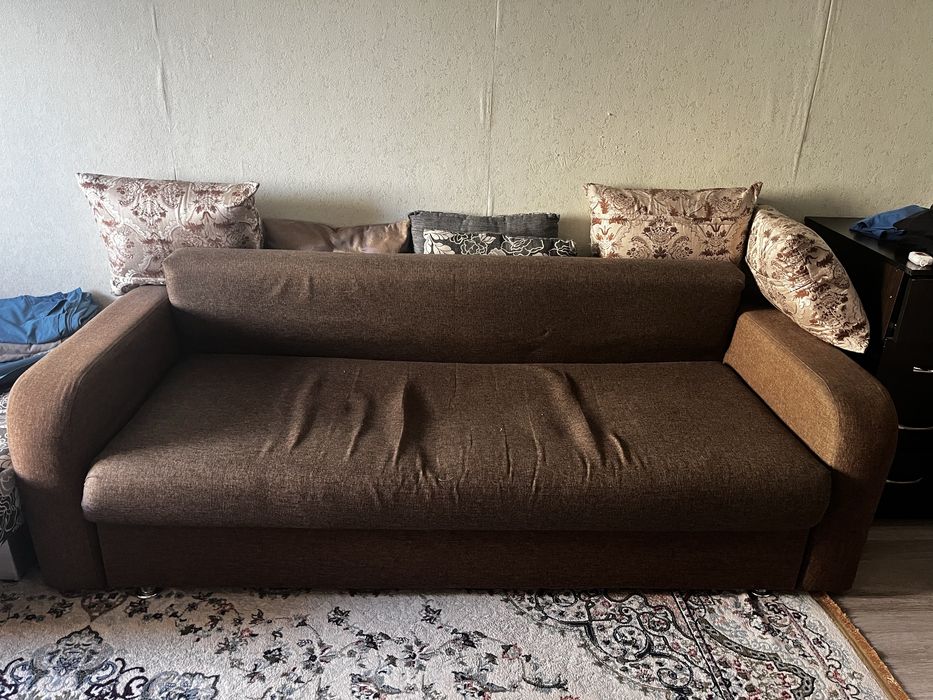 Раскладной диван (коричневый)