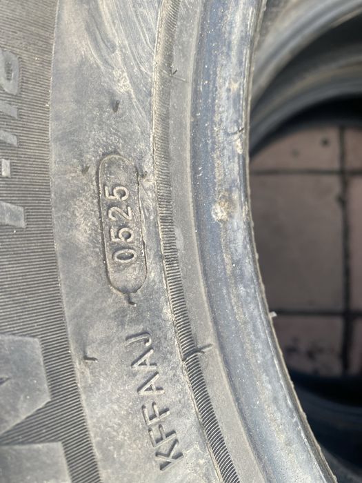 Продается резина 215/55/17