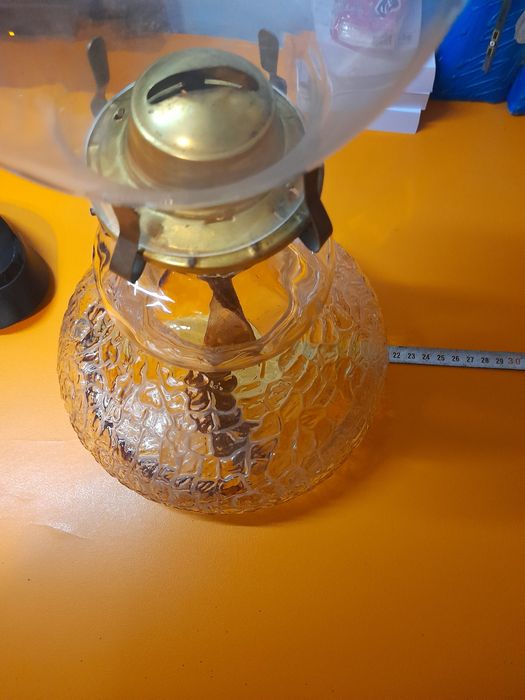Две газени  лампи,Бакелитов телефон,свещник и покривка
