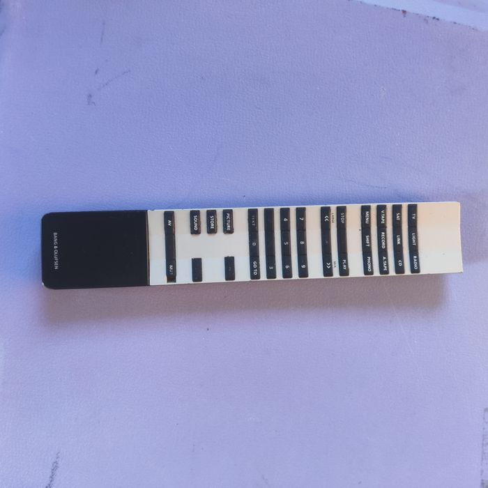 Дистанционно на датската марка Bang Olufsen Beolink 1000