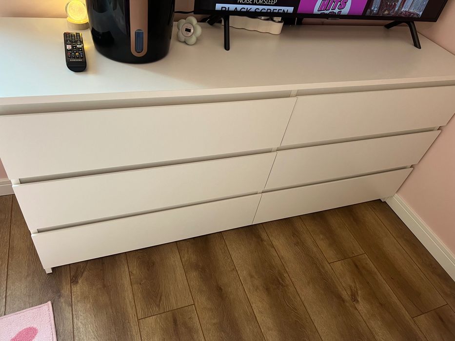 Скрин с 6 чекмеджета, бял цвят