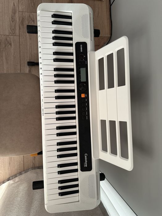 Продам синтезатор Casio