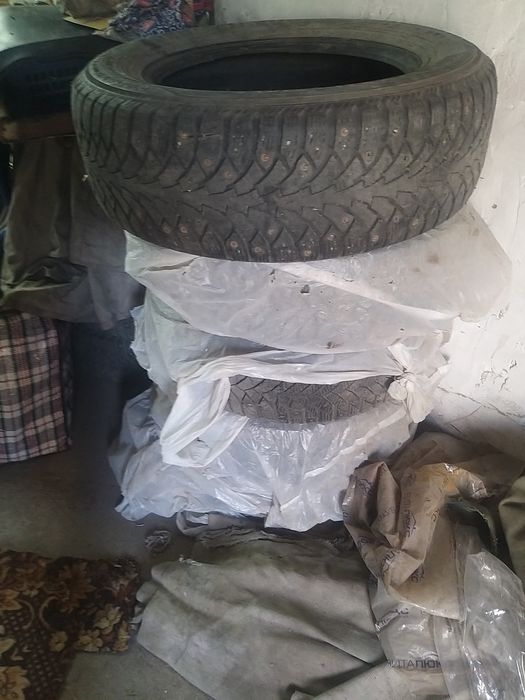 Комплект зимних шин б/у 235/65R17