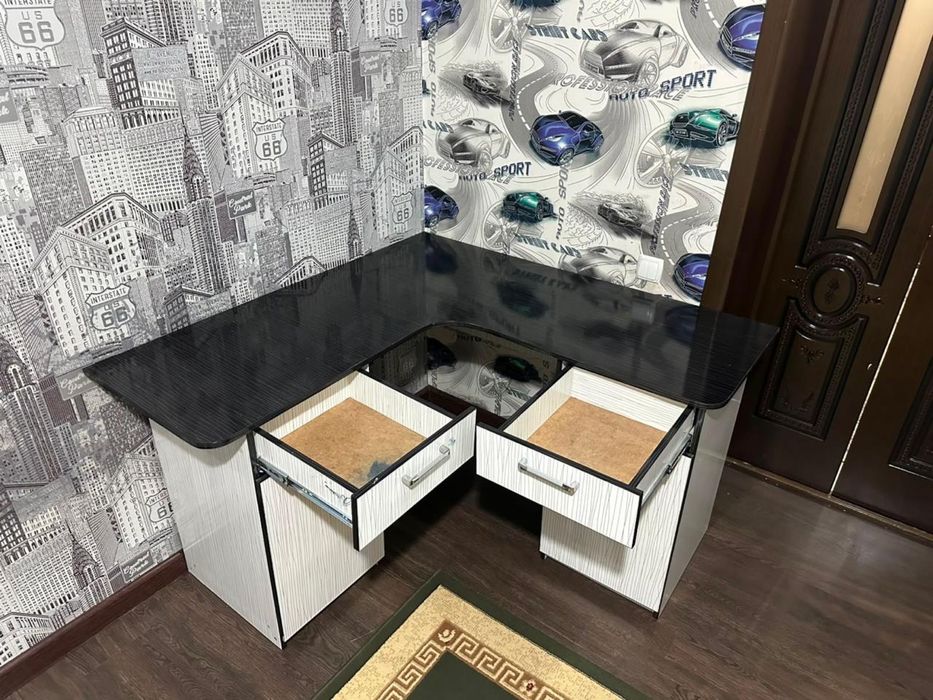 Продам парту, компьютерный стол