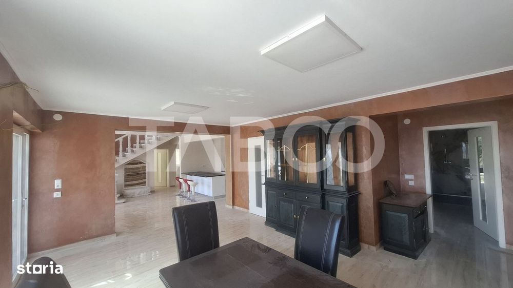 Casa de vanzare 405 mp utili 2 garaje 250 mp terase Slimnic Sibiu