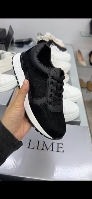 продам новые кроссовки