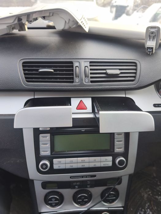 Dezmembrez Volkswagen Passat B6 2.0 tdi BMR 170 cp manual LC9X negru