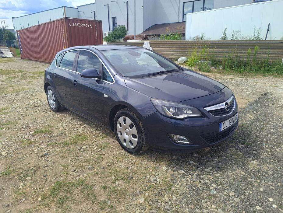 Opel Astra J 2011