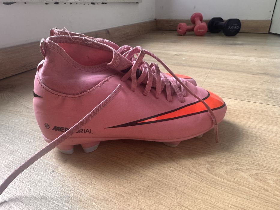 Ghete fotbal nike crampoane mar 33