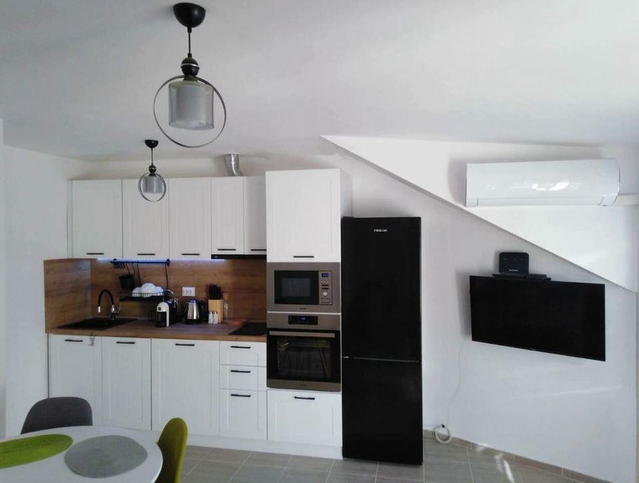 Дава се под наем Двустаен апартамент в Бургас, Център - 50 кв.м за 408 € - Снимка #1