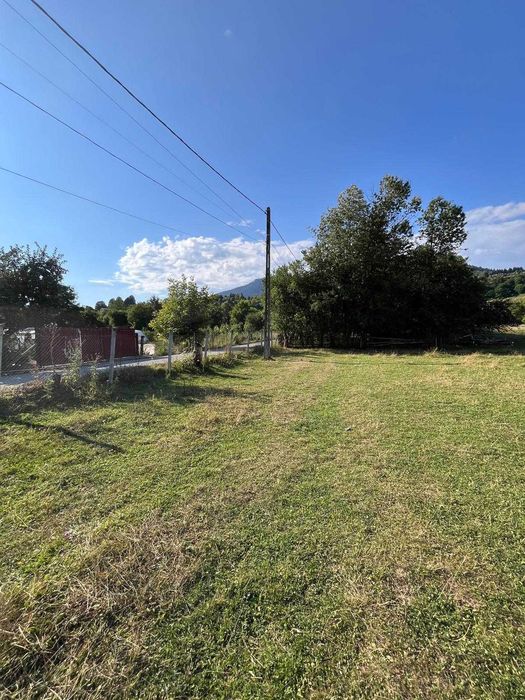 Teren plat construibil, parcelabil, acces drum județean zonă montană superbă