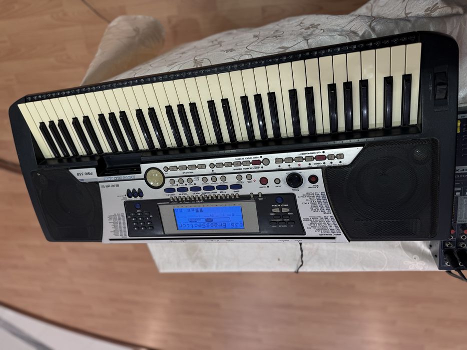Продается сентизатор Yamaha .