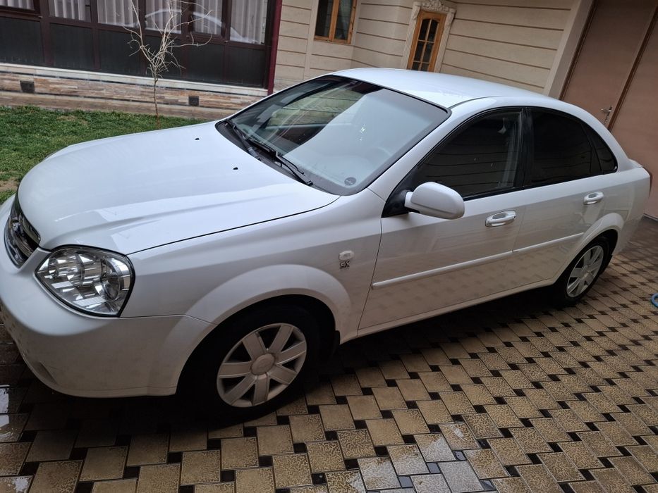 Срочно продаётся автомобиль Lacetti в отличном состоянии