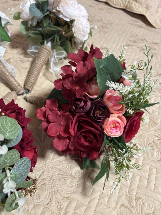 Букети от изкуствени цветя – подходящи за сватба