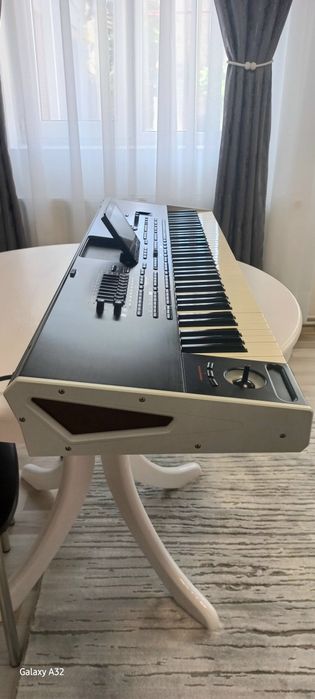 Vând sau schimb cu pa 5x.  korg pa 4x de 76. Adus din italia.stare impecabila.aspect 9,9 din 10.ofer set 2026.nu are Husa.
