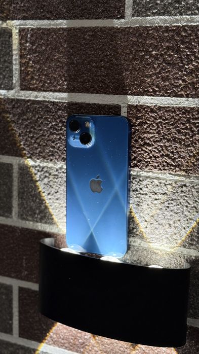 Apple iPhone 13 синий 128GB в идеале