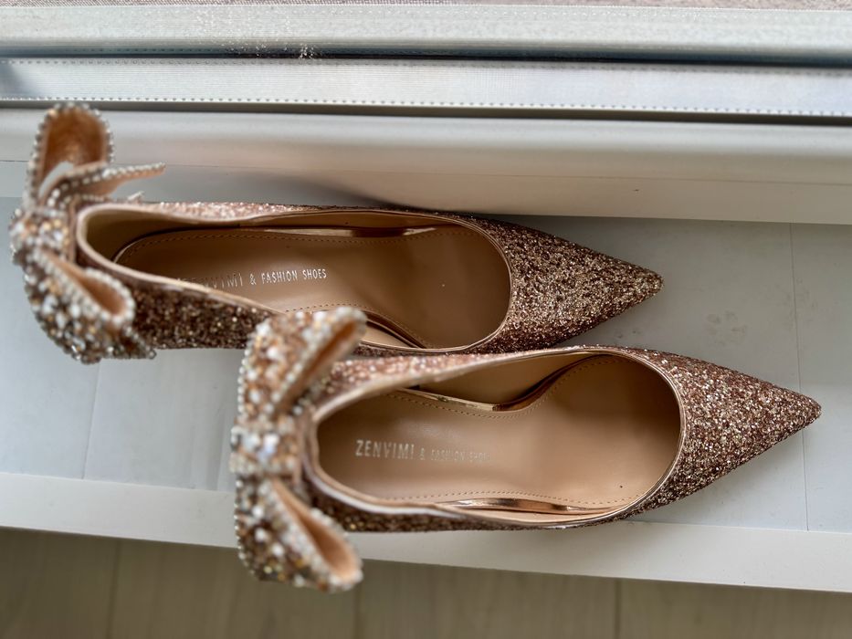 НОВИ Луксозни обувки 42 размер