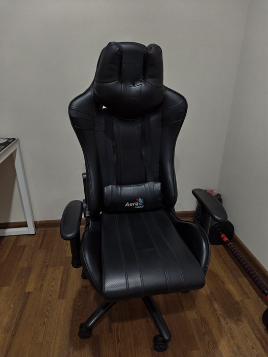 Продам игровое кресло Aerocool