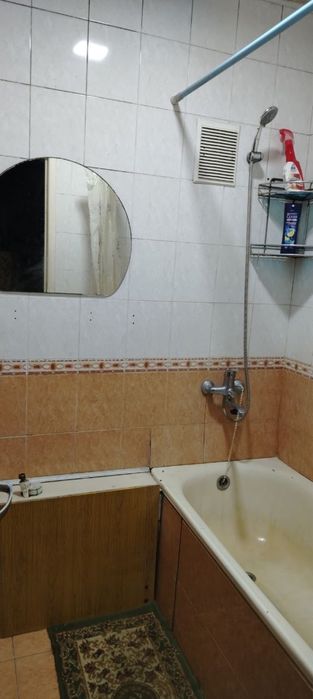 С даётся в аренду 2 х комнатная квартира в центре дружбе народов