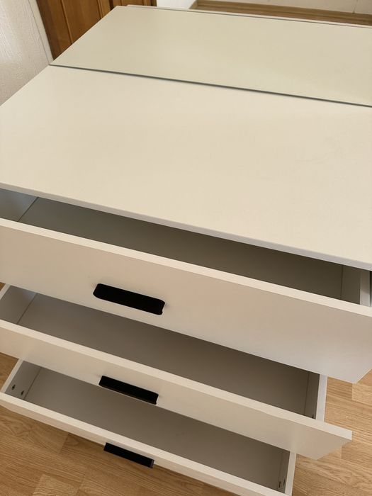 Комод с зеркалом