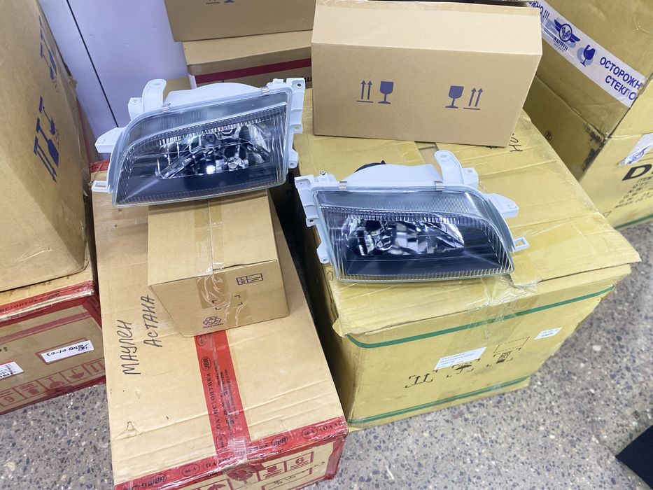 Фара Toyota carina e