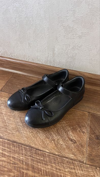 Кроссовка, лоферы на девочку