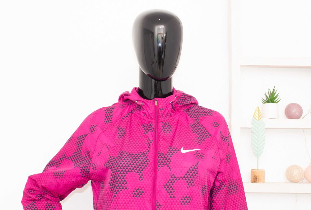 Nike оригинално дамско яке цикламено флорално тип ветровка М