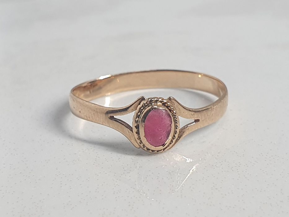 Inel vintage din aur de 14K cu rubin cabochon – mărimea 54 – 1,09 g
