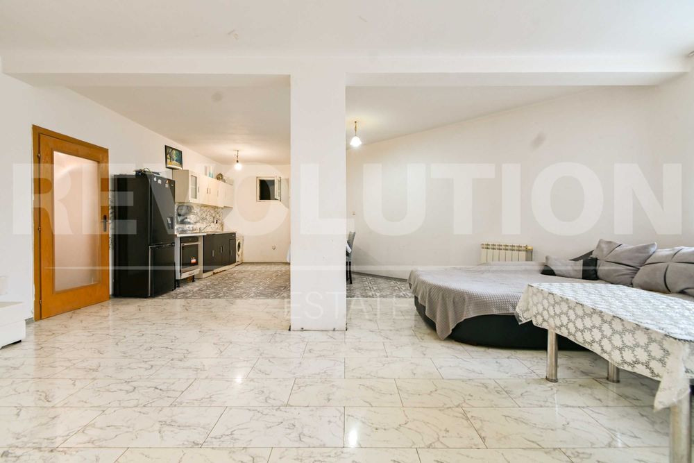 Продава се Тристаен апартамент в София, Надежда 2 - 130 кв.м за 2405 €/кв.м - Снимка #1