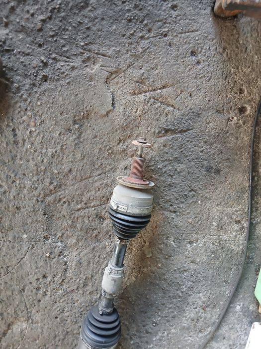 Полуоска Мазда 3