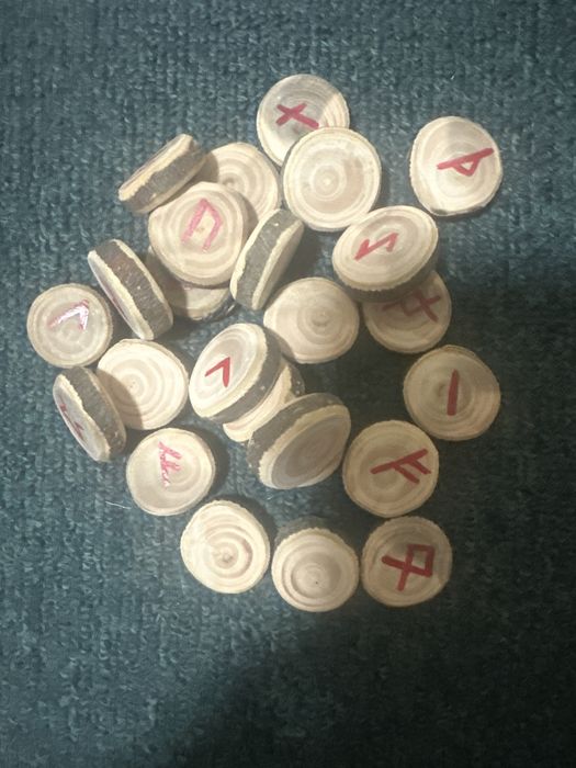 Продам руны для гадания