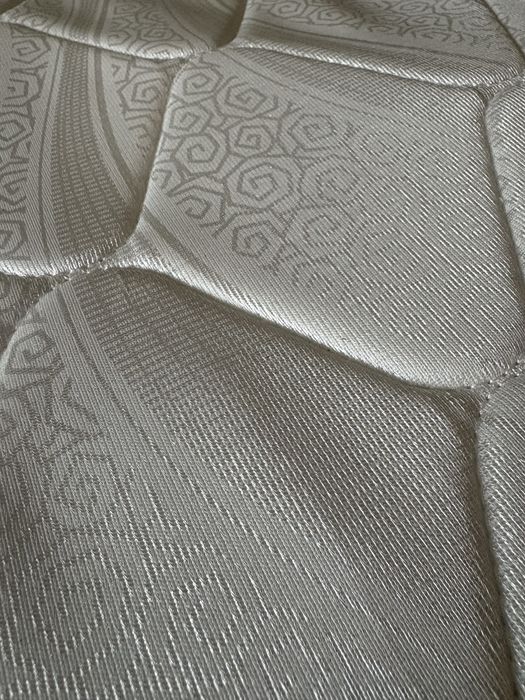 Матрас пружинный 200х200х20