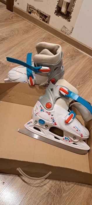 Vand patine dama marime 35-39 folosite o singura data